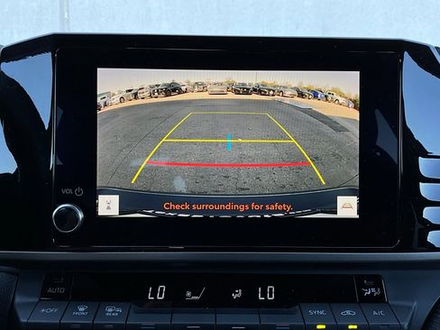 Used 2025 Toyota Camry SE image 31