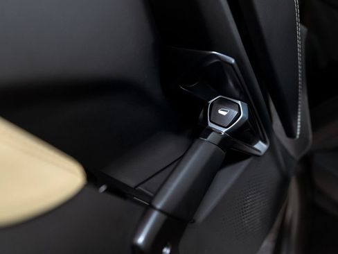 Used 2024 Lamborghini Revuelto AWD/4WD image 46