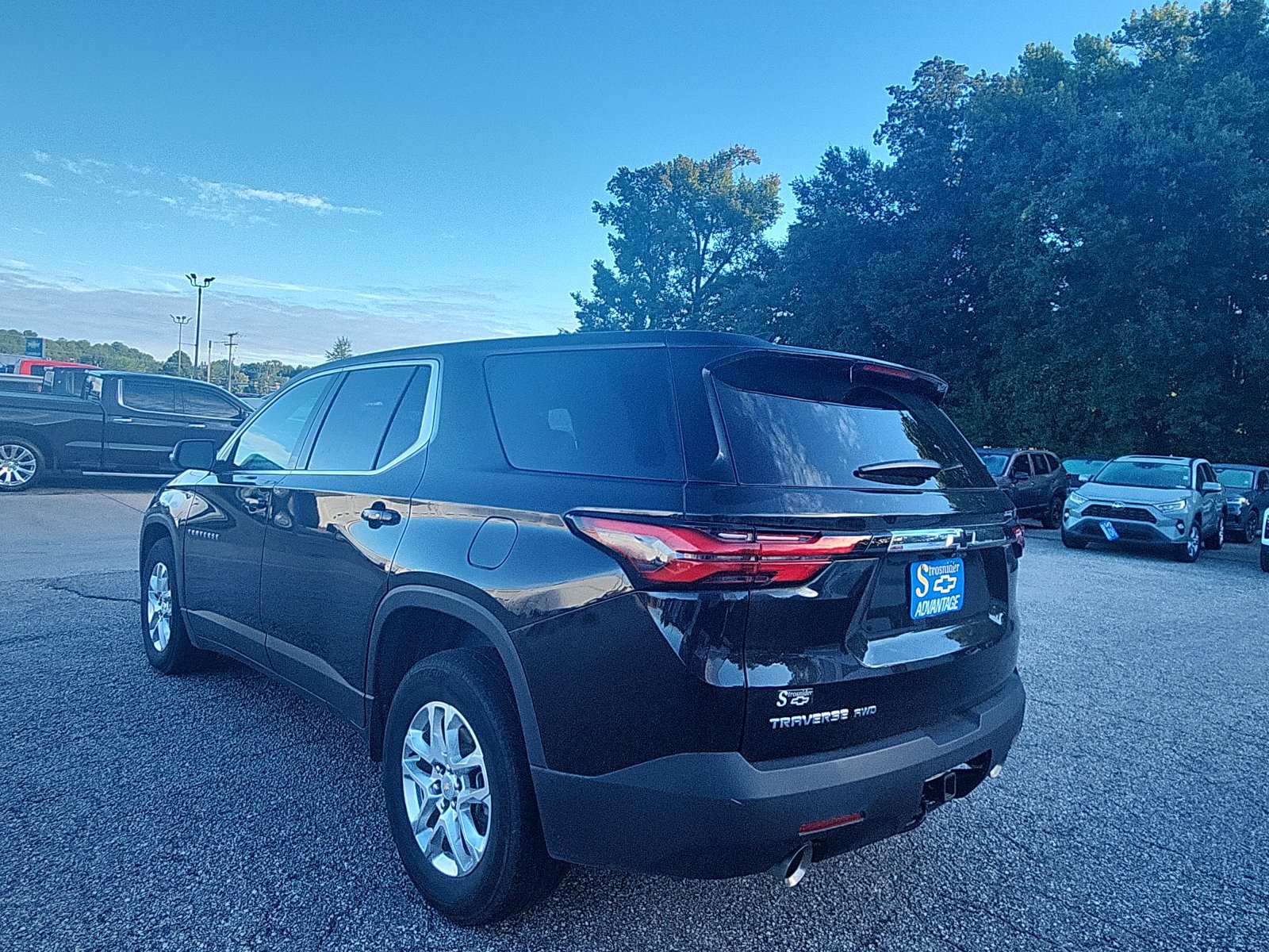 Used 2023 Chevrolet Traverse LS w/ Safety Package AWD/4WD image 3
