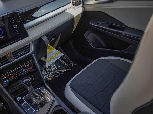 New 2026 Volkswagen Taos SE FWD image 20