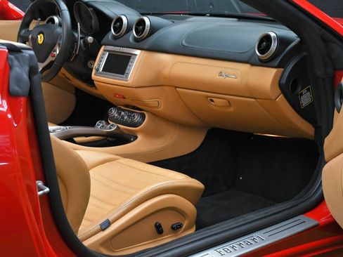 Used 2014 Ferrari California RWD image 42