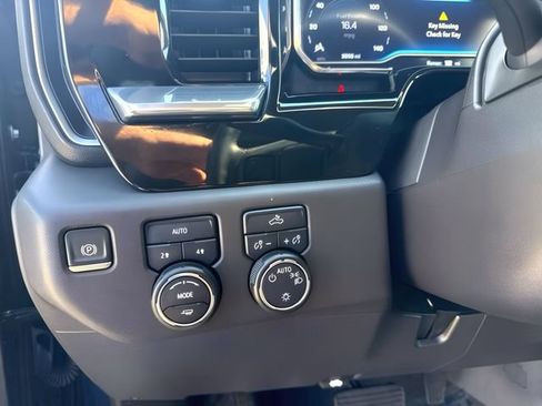 Used 2023 Chevrolet Silverado 1500 LT AWD/4WD image 18