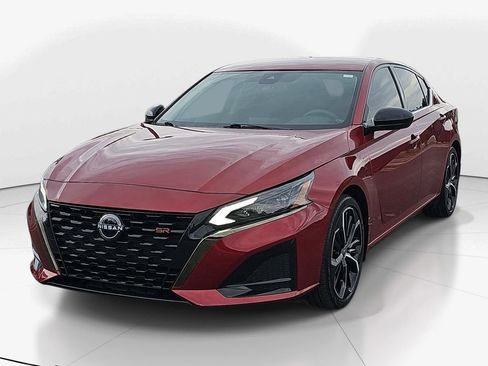 Used 2023 Nissan Altima 2.5 SR FWD image 11
