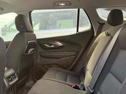 Used 2024 GMC Terrain SLE w/ Driver Convenience Package image 7