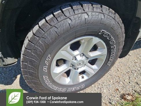 Used 2021 Toyota 4Runner SR5 AWD/4WD image 10