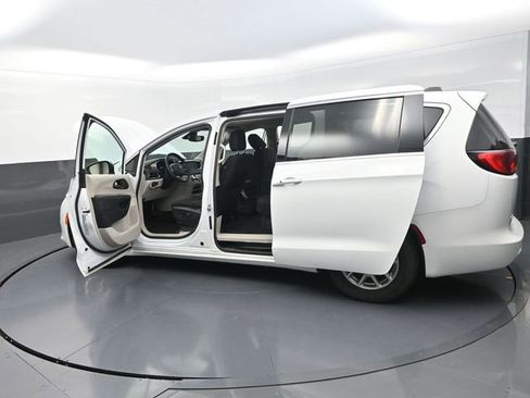 Used 2023 Chrysler Voyager LX FWD image 43