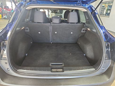 Used 2025 Nissan Kicks SV image 12