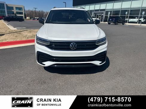 Used 2022 Volkswagen Tiguan SE R-Line image 2