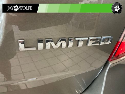 Used 2014 Ford Edge Limited FWD image 22