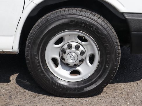 Used 2014 Chevrolet Express 2500 image 36