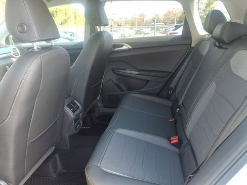 New 2026 Volkswagen Taos SE AWD/4WD image 9