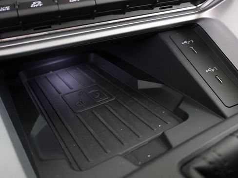 Used 2025 Audi Q3 2.0T Premium w/ Convenience Package image 5