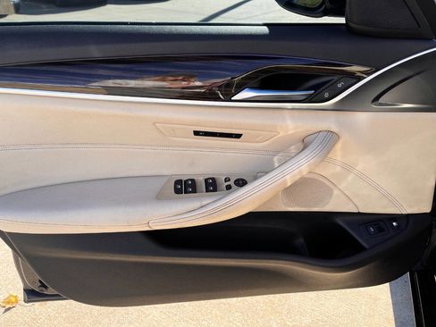 Used 2019 BMW 530e w/ Convenience Package image 8