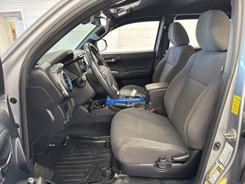 Used 2018 Toyota Tacoma TRD Off-Road image 13