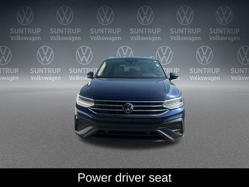 Used 2024 Volkswagen Tiguan SE w/ Panoramic Sunroof Package FWD image 11