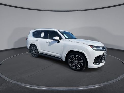 Used 2025 Lexus LX 600 4WD w/ Accessory Package (2T) image 2