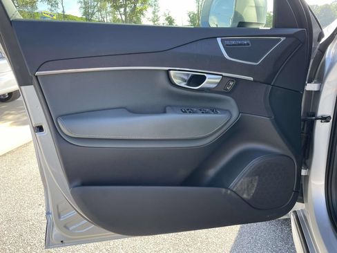Used 2020 Volvo XC90 T6 Momentum w/ Protection Package Premier AWD/4WD image 5