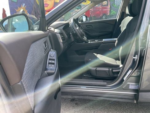 Used 2023 Nissan Rogue S AWD/4WD image 14