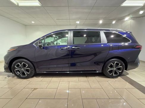 New 2026 Toyota Sienna Platinum image 2
