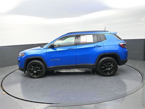Used 2022 Jeep Compass Latitude image 4