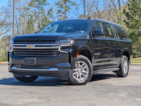 Used 2024 Chevrolet Suburban LT w/ Luxury Package RWD image 4
