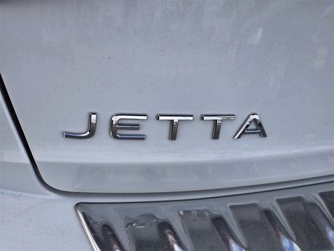 Used 2023 Volkswagen Jetta SE image 9