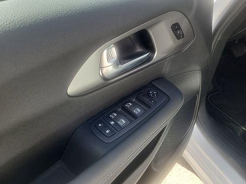 New 2026 Chrysler Pacifica Select image 5