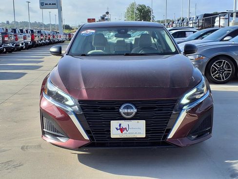 Used 2025 Nissan Altima 2.5 SV FWD image 4