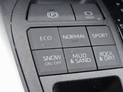 Used 2019 Toyota RAV4 LE image 13