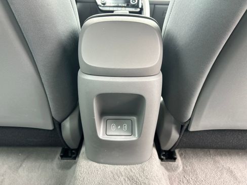 Used 2025 Hyundai Elantra SEL image 19