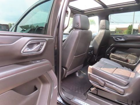 Used 2024 Chevrolet Suburban RST w/ Luxury Package AWD/4WD image 21
