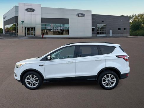 Used 2017 Ford Escape SE w/ Equipment Group 201A FWD image 6