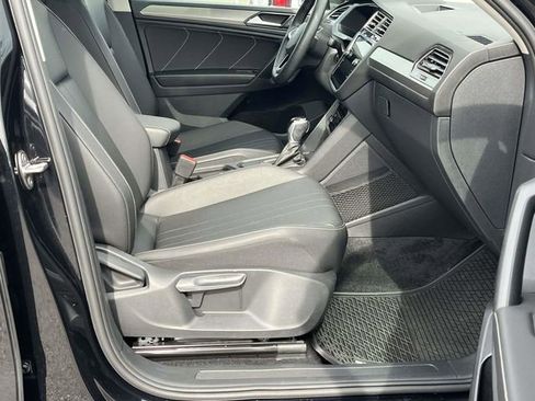 Used 2023 Volkswagen Tiguan SE w/ Panoramic Sunroof Package FWD image 25