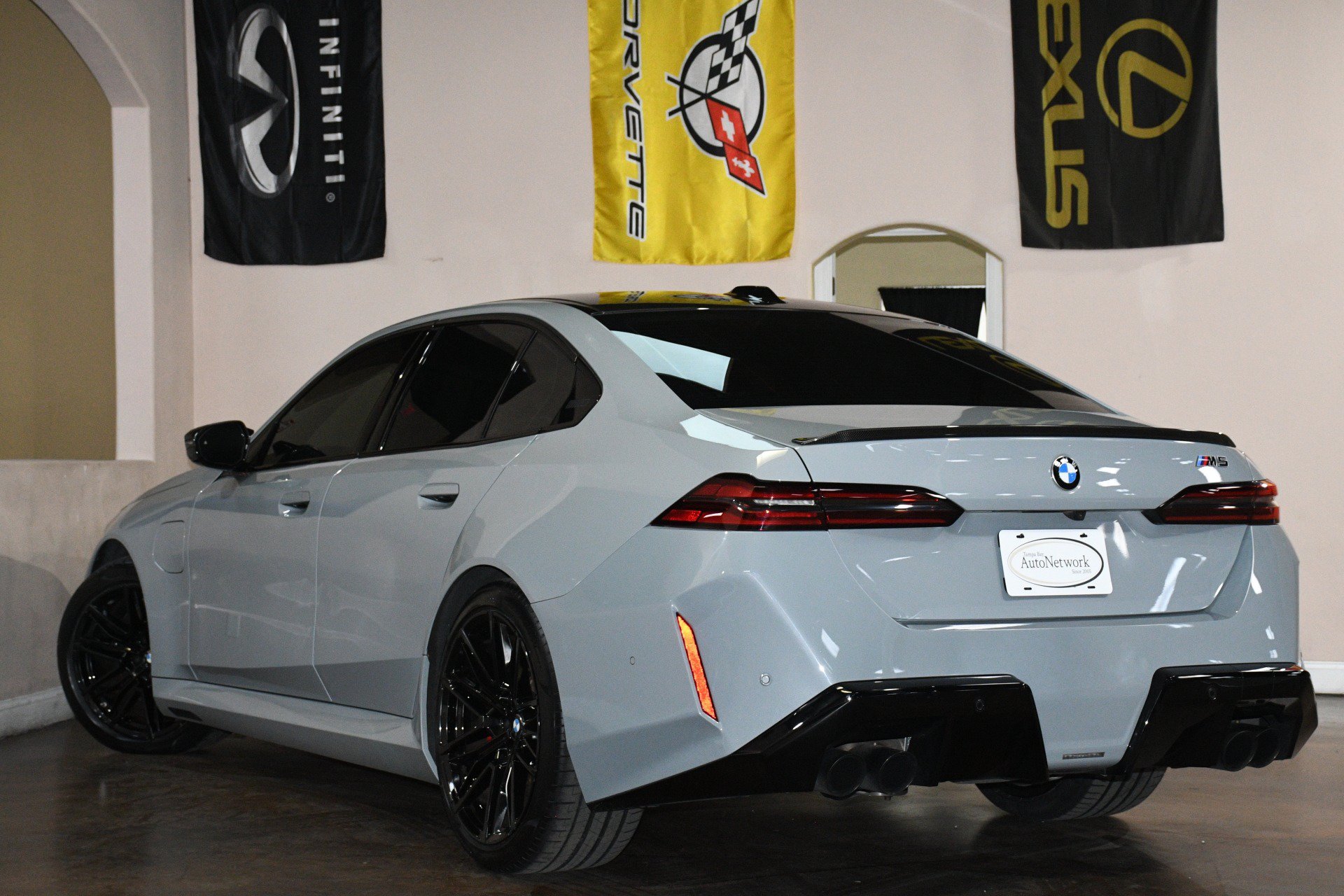 Used 2025 BMW M5 w/ Carbon Package AWD/4WD image 6