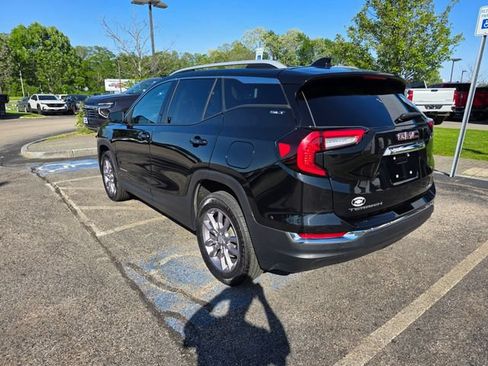 Used 2024 GMC Terrain SLT AWD/4WD image 2