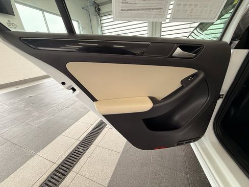 Used 2016 Volkswagen Jetta SEL Premium w/ Lighting Package image 34