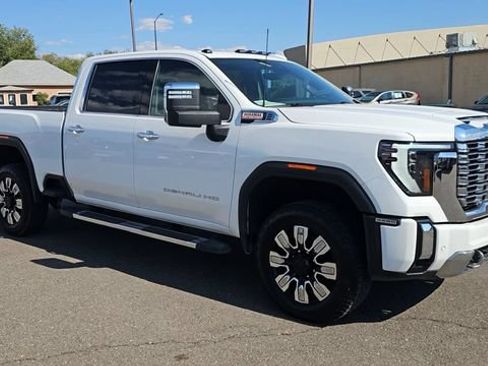 Used 2024 GMC Sierra 3500 Denali w/ Denali Reserve Package AWD/4WD image 2