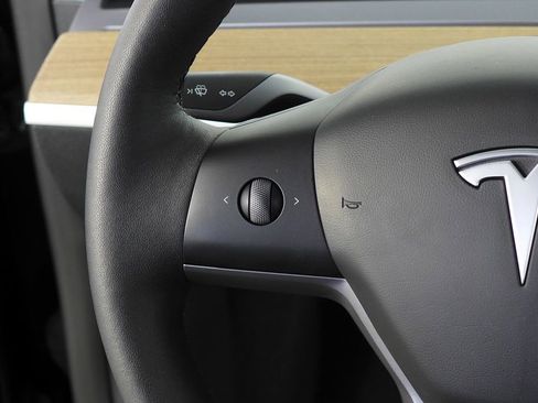 Used 2024 Tesla Model Y Performance image 29