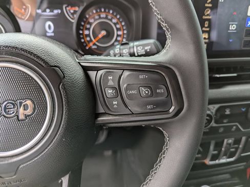 Used 2025 Jeep Wrangler Unlimited Sport AWD/4WD image 17