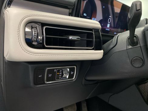 Certified 2025 Lincoln Aviator AWD image 17