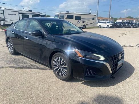 Used 2023 Nissan Altima 2.5 SV FWD image 3