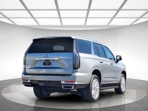 Certified 2025 Cadillac Escalade Premium Luxury AWD/4WD image 4