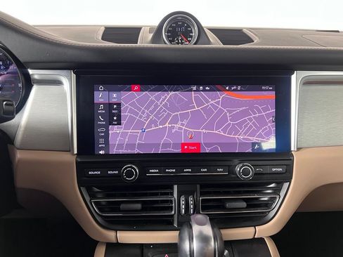 Certified 2020 Porsche Macan Turbo AWD/4WD image 34