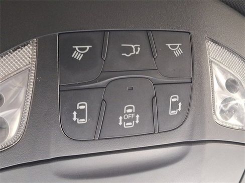 Used 2025 Chrysler Pacifica Select image 26