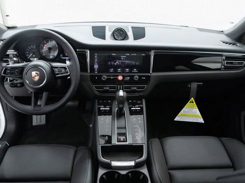 Certified 2025 Porsche Macan S image 13