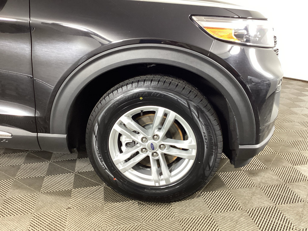 Used 2023 Ford Explorer XLT AWD/4WD image 7