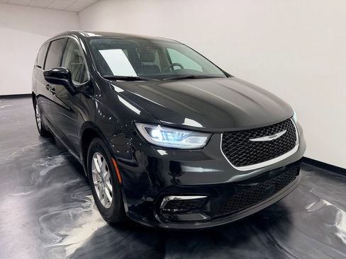 Used 2023 Chrysler Pacifica Touring-L FWD image 26
