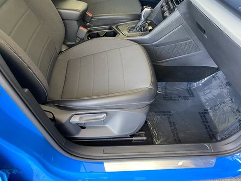 Certified 2023 Volkswagen Taos SE w/ Panoramic Sunroof Package FWD image 40