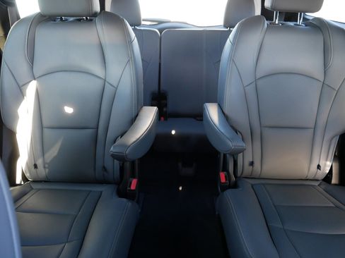 Used 2023 Buick Enclave Essence image 13