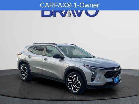 Used 2025 Chevrolet Trax RS w/ Driver Confidence Package image 3